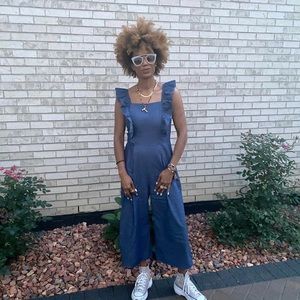 Ruffle sleeve denim jump

Stretch back

Side zip

Light wt denim